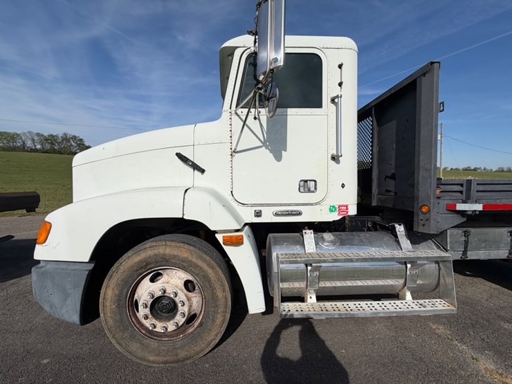 #31768-•-1998-freightliner-single-axle-truck-tractor-image-3
