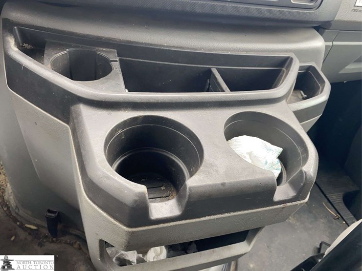 2011-ford-cargo-image-17