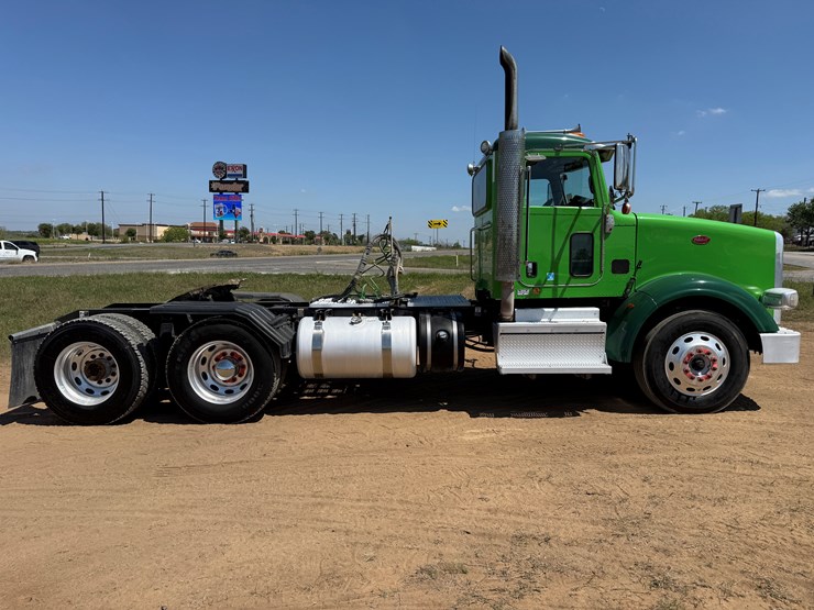 2020-peterbilt-367-image-4