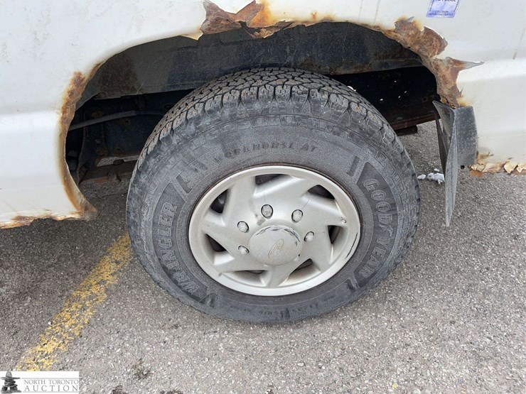 2012-ford-cargo-image-24