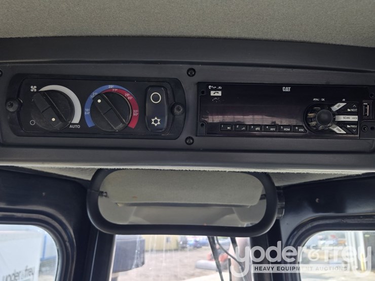 2019-caterpillar-d6-lgp-image-78