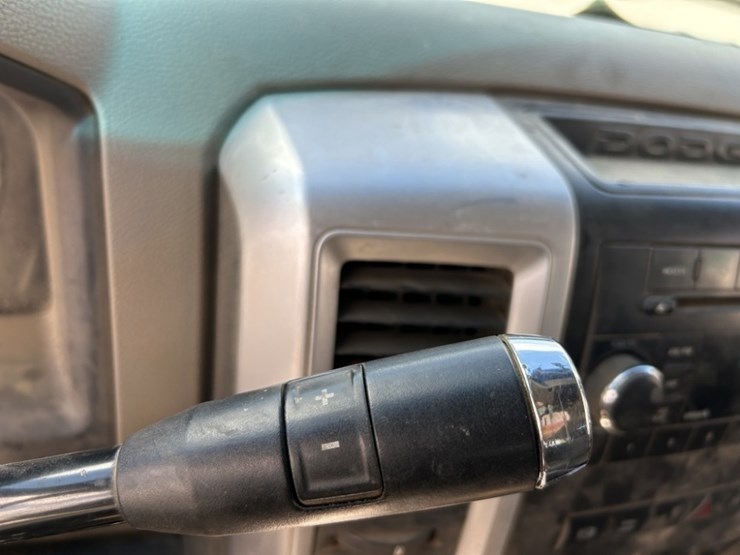 2010-dodge-ram-3500-image-32