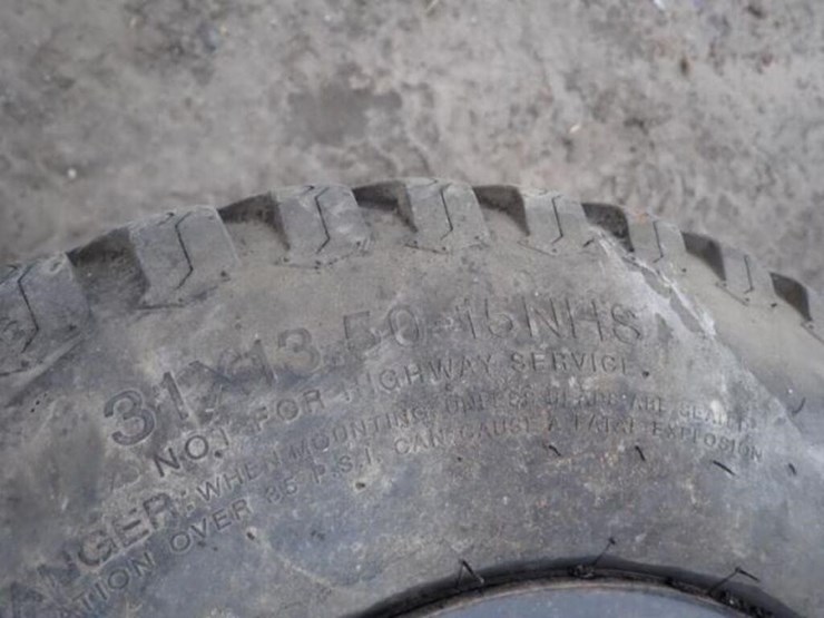 qty-of-(4)-carlisle-31x13.50-15-tire(s)-&-rim(s)-image-6