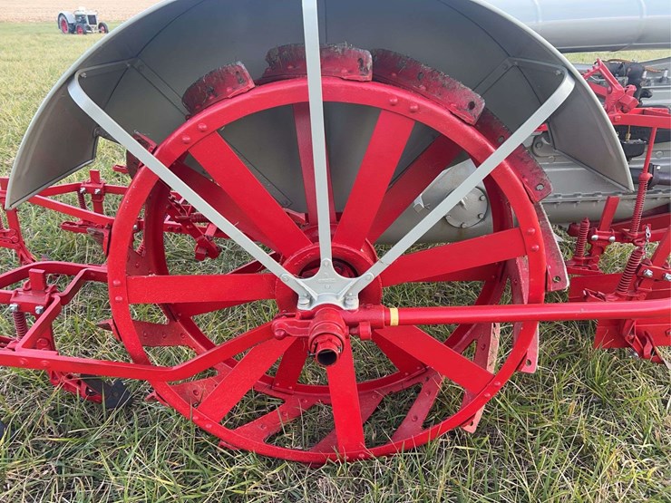 1927-fordson-tractor-image-40