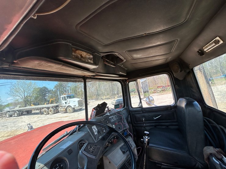 #31965-•-1989-mack-r688-tandem-axle-truck-tractor-image-32