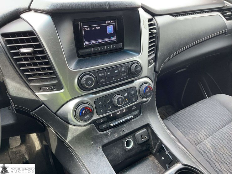 2017-chevrolet-tahoe-image-13