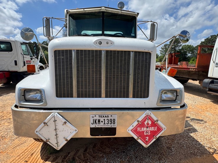 2003-peterbilt-330-image-3
