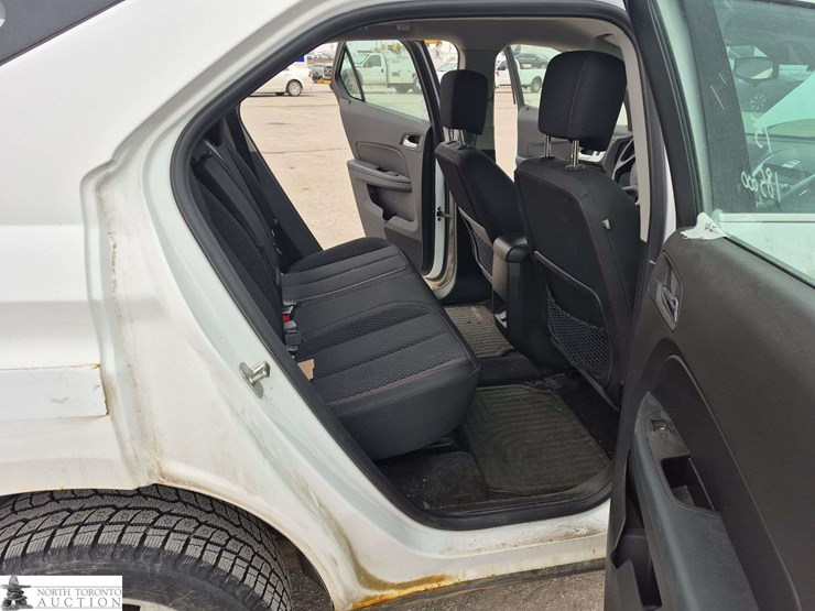 2015-chevrolet-equinox-image-28