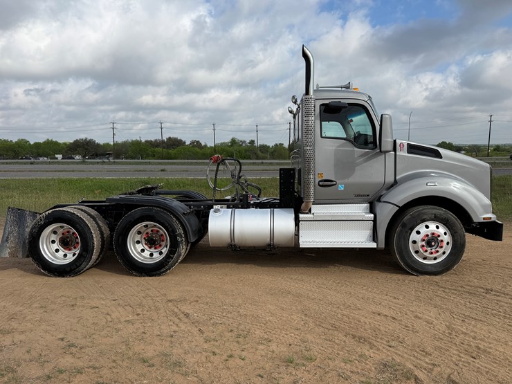 2020-kenworth-t880-image-4