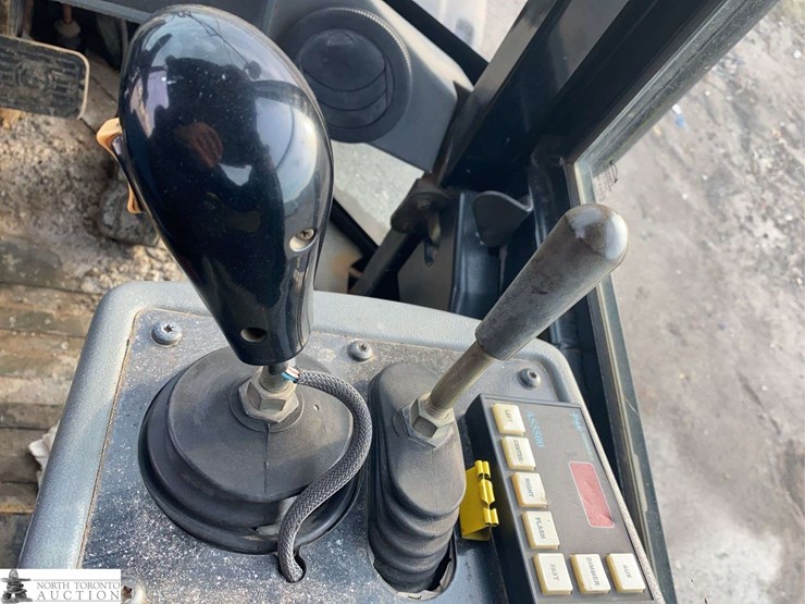 2010-caterpillar-924h-image-11