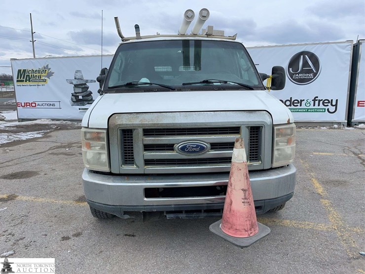 2012-ford-cargo-image-2