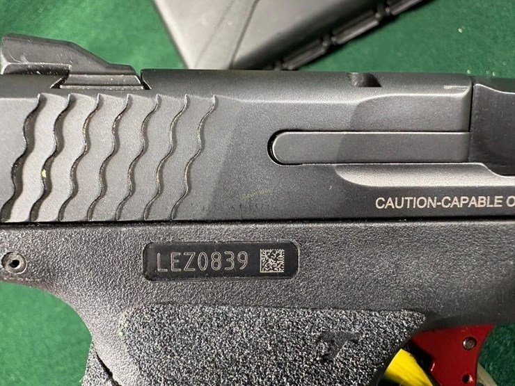 smith-&-wesson-9-shield-9mm-pistol-image-4