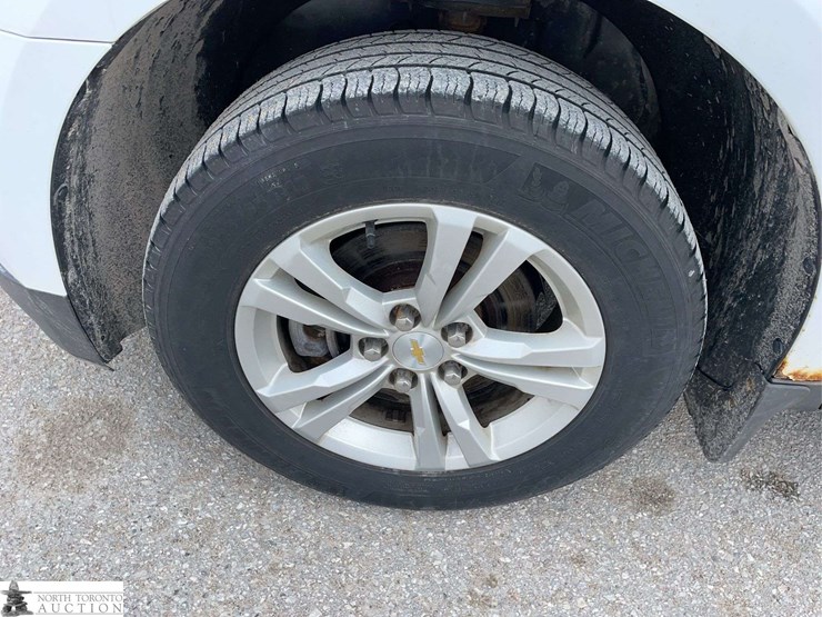 2015-chevrolet-equinox-image-25