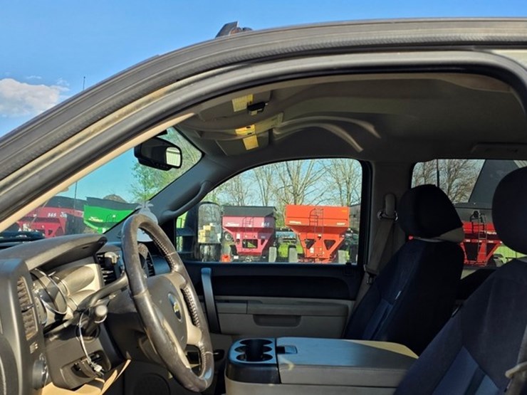 2011-chevrolet-2500-image-54