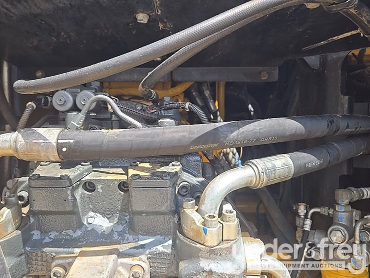 2017-deere-210g-lc-image-66