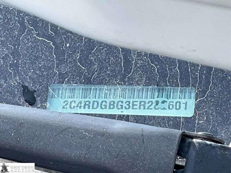 2014-dodge-grand-caravan-sxt-image-16