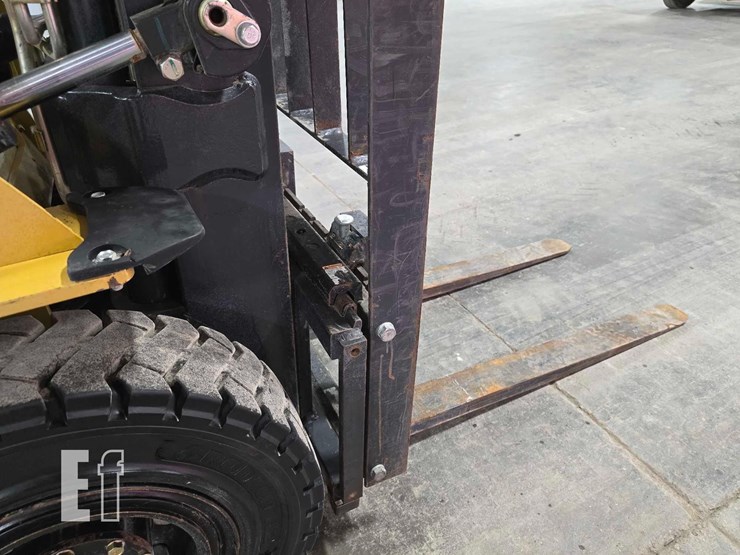 2021-caterpillar-gp25n-image-11