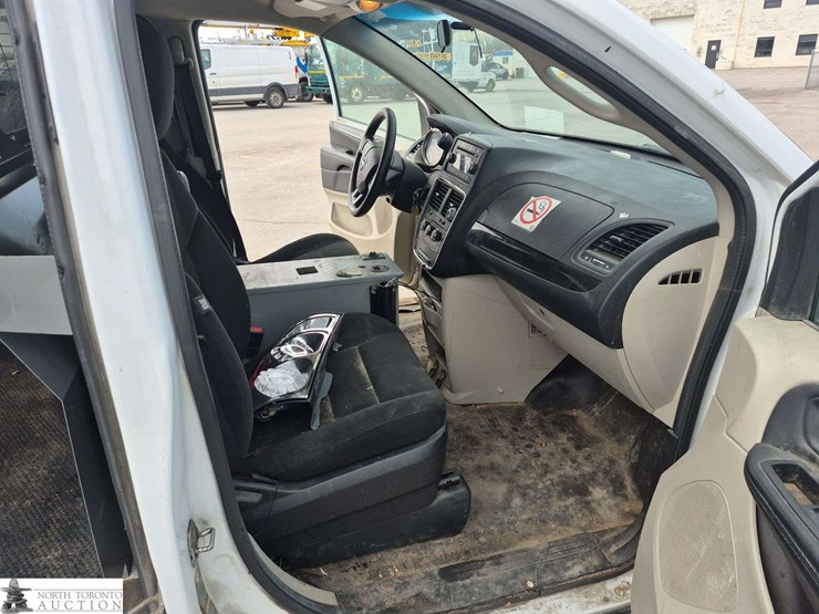 2015-ram-c/v-image-35