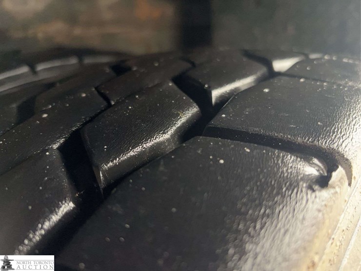 2011-freightliner-m2-106-image-45