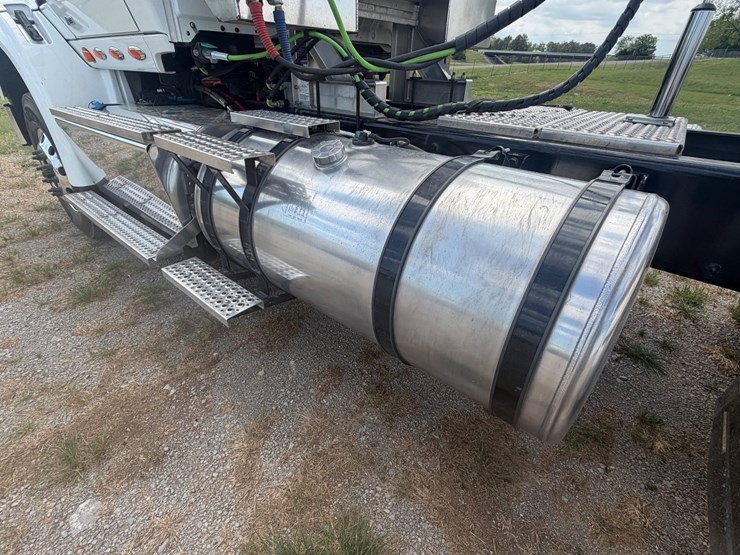 2024-international-hx620-image-10