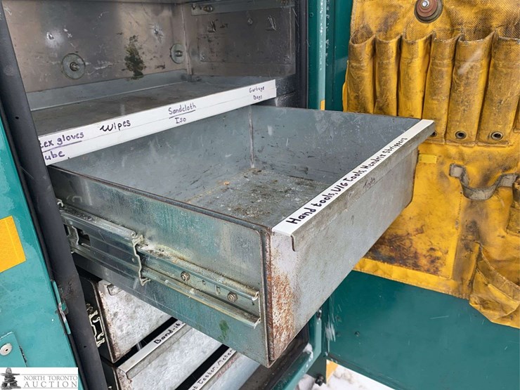 2011-freightliner-m2-106-image-33