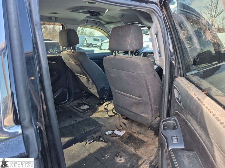 2018-chevrolet-suburban-image-25