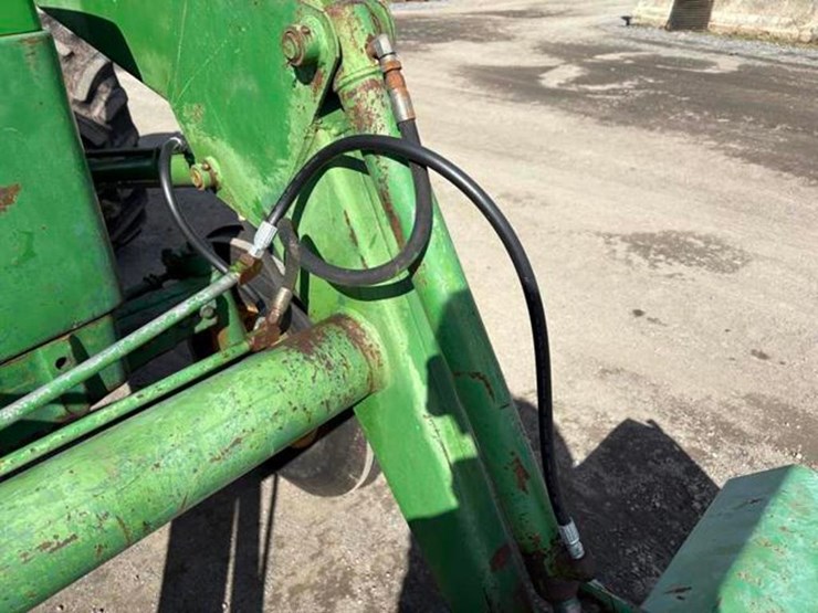 john-deere-2440-image-25