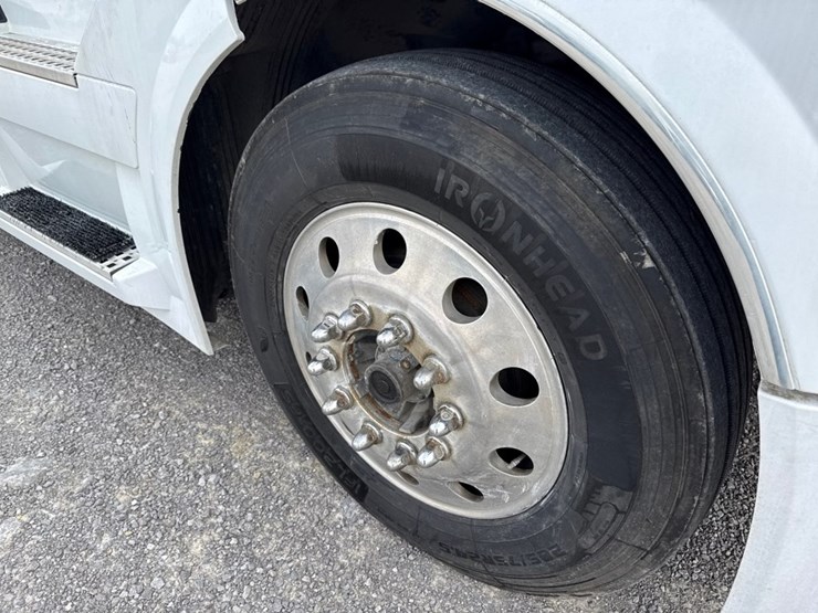 #31956-•-2012-volvo-vnl-tandem-axle-truck-tractor-image-38