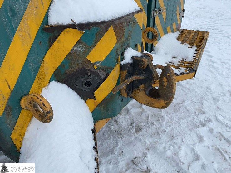 2011-freightliner-m2-106-image-26