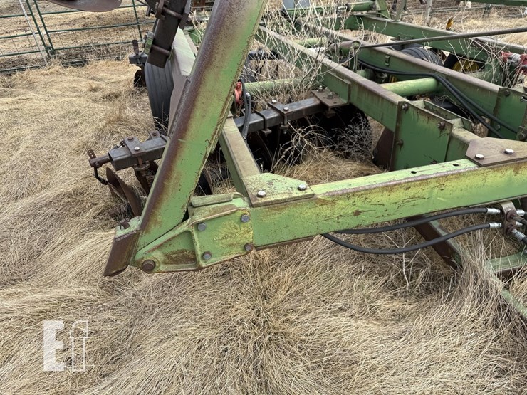 john-deere-230-image-4