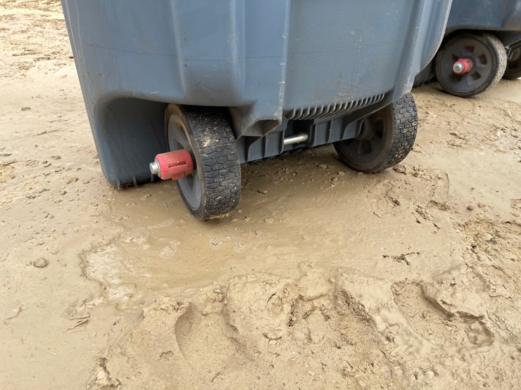 #3947-•-(3)-poly-trash-barrels-image-6