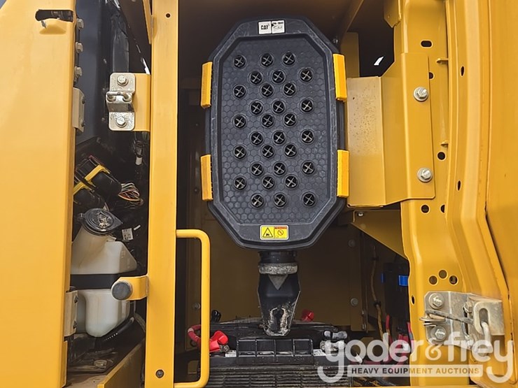 2019-caterpillar-336-image-38