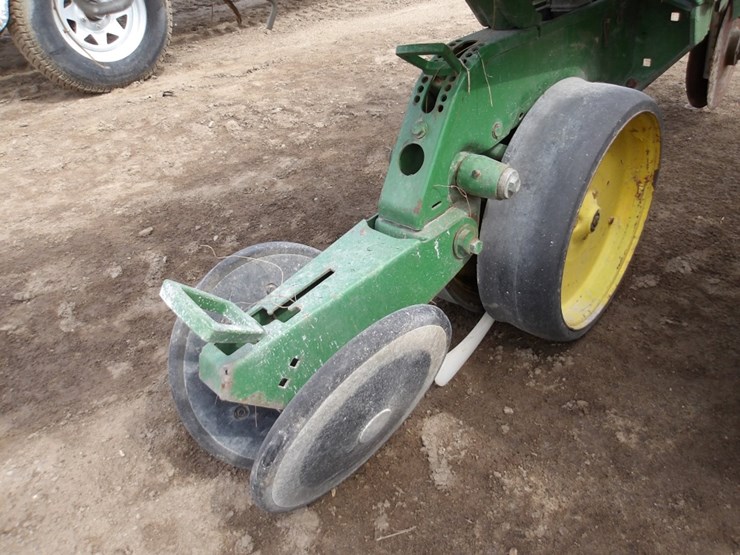 #7426-•-3pt-2-row-john-deere-planter-image-14