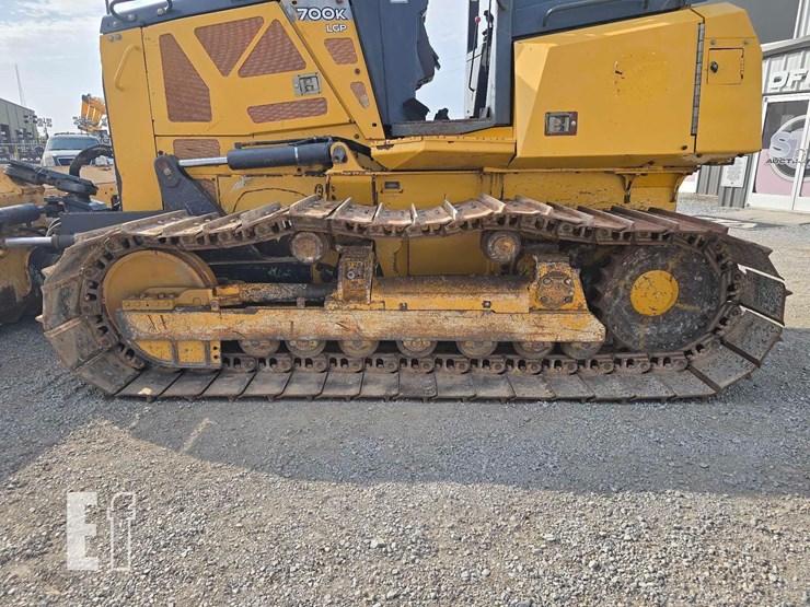 2016-deere-700k-lgp-image-19