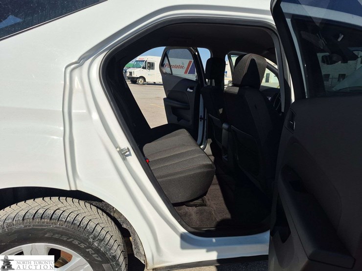 2016-chevrolet-equinox-ls-image-25