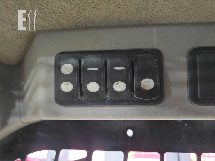 2015-caterpillar-259d-image-20