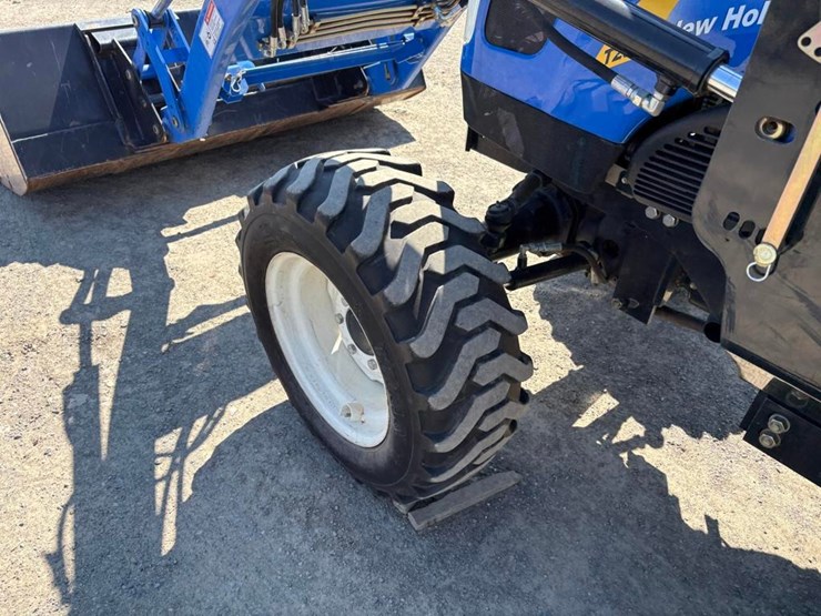 new-holland-t2320-image-6
