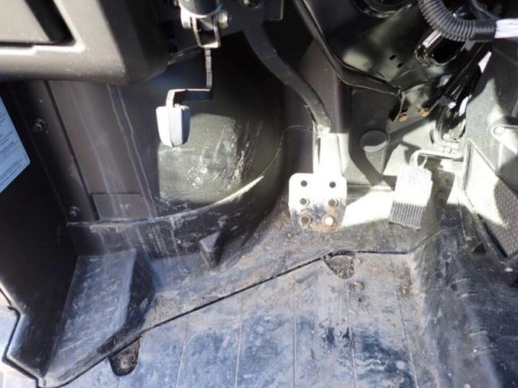 2021-can-am-defender-limited-hd10-4x4-side-by-side-image-14