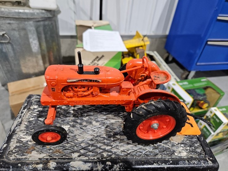 #995-•-allis-chalmers-wd-45-1/16-die-cast-toy-tractor-image-1