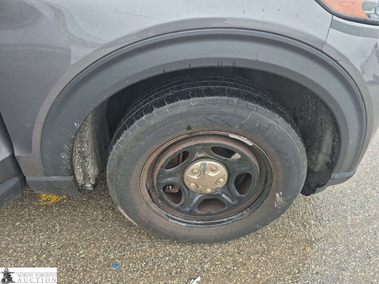 2020-ford-explorer-image-28