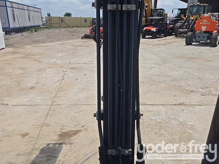 2022-deere-26g-image-39