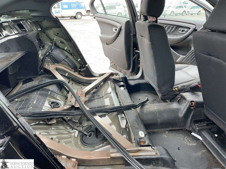 2017-ford-taurus-image-24