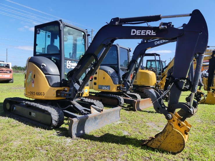 2018-deere-35g-image-3