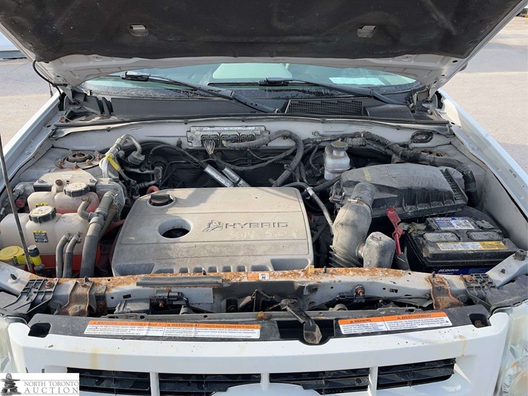 2011-ford-escape-hybrid-image-10