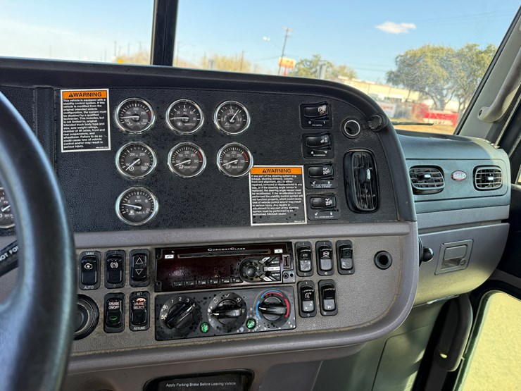 2020-peterbilt-367-image-14