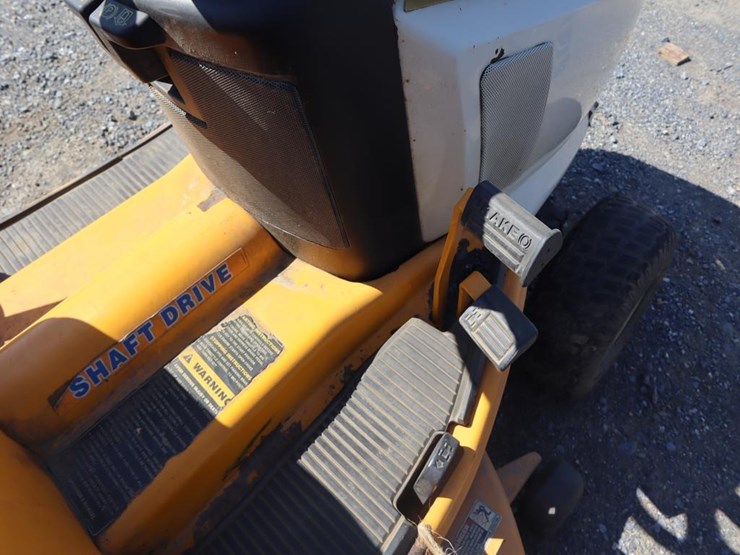 cub-cadet-riding-tractor-image-15