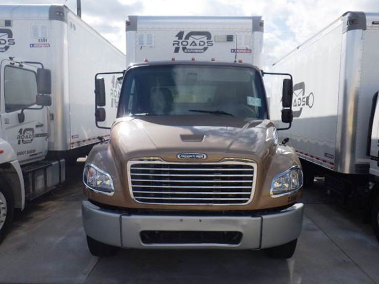 2019-freightliner-m2-106-image-2