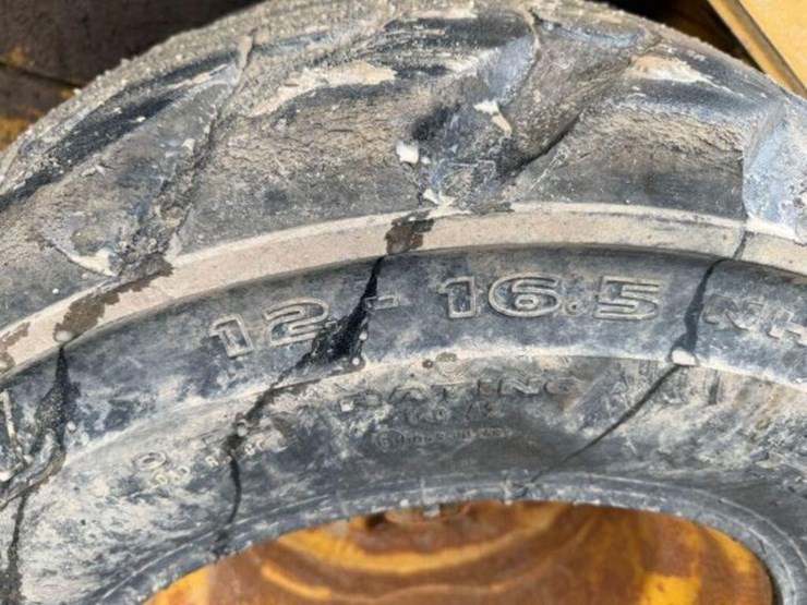 2009-caterpillar-232b2-image-32