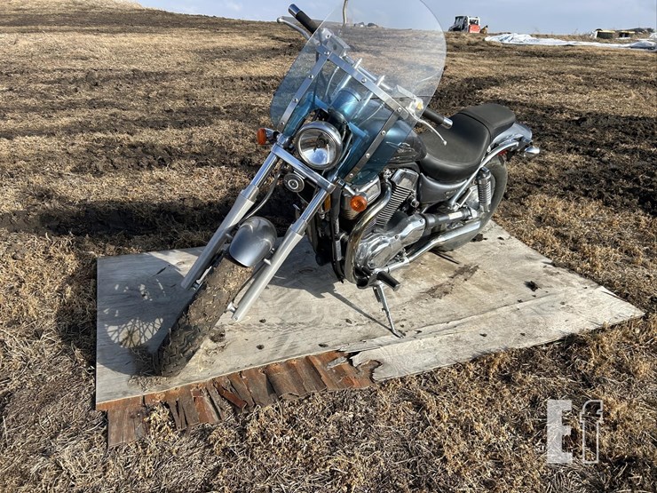 2005-suzuki-boulevard-s83-image-7