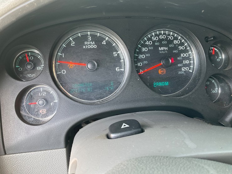 2011-chevrolet-tahoe-image-17